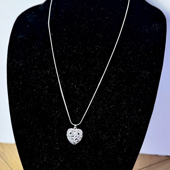 925 Sterling Silver Filigree Heart Pendant Necklace 14" Snake Chain - Picture 8 of 14